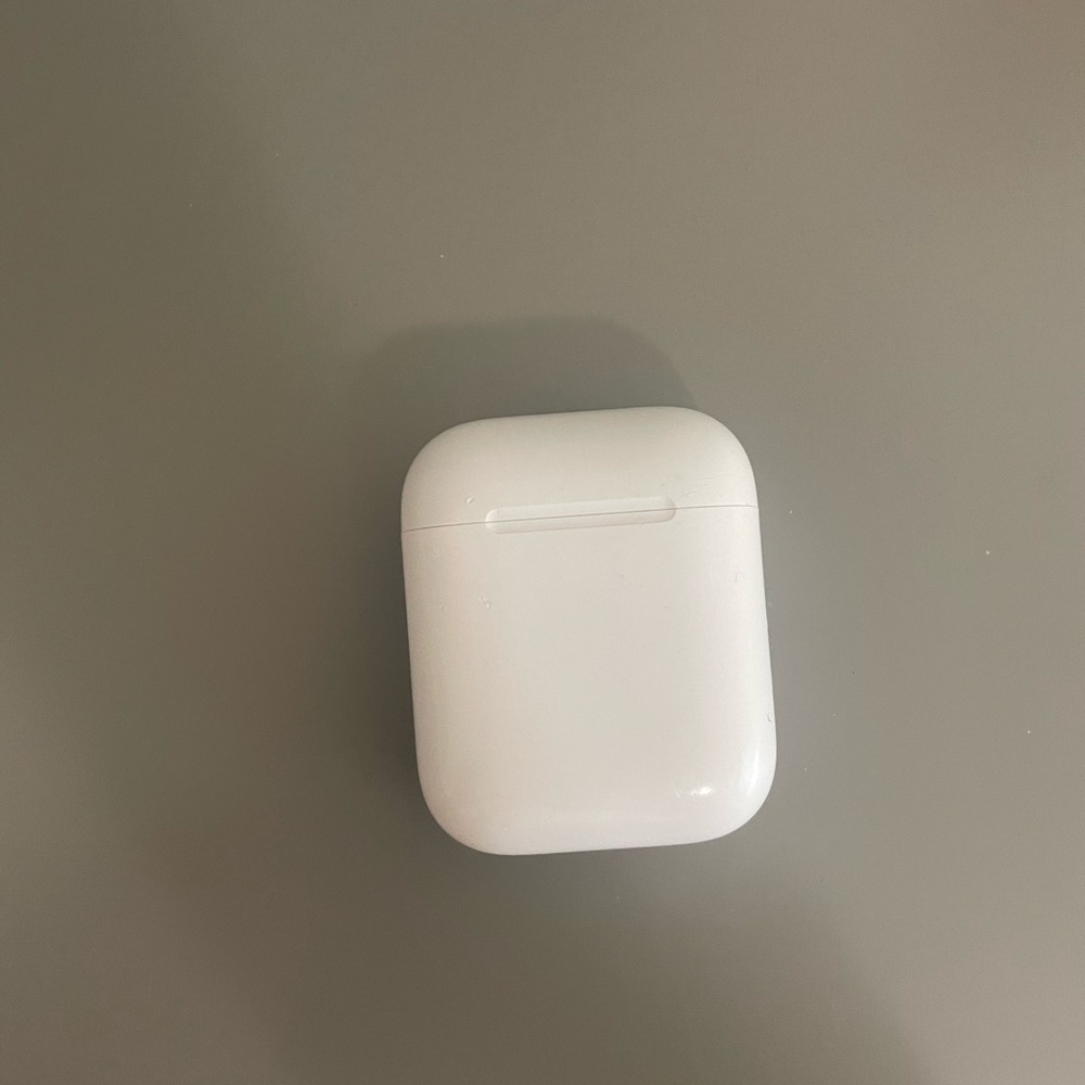 Apple AirPods w/ Case
